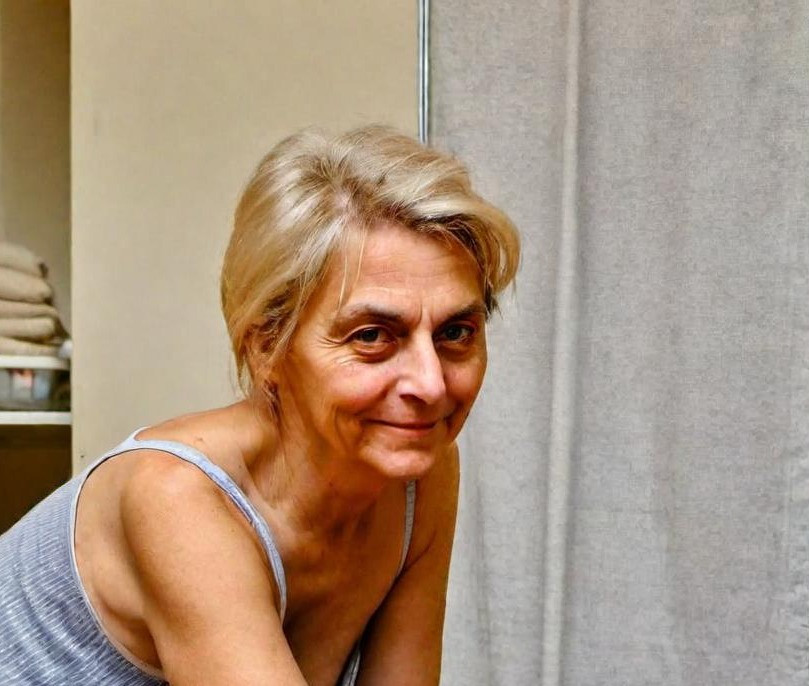 Spokojna kobieta pragnie stworzyć coś pięknego