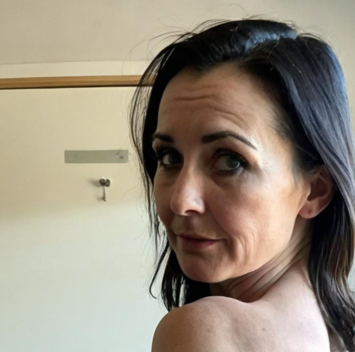 Nina pragnie nocnych spotkań i czatu