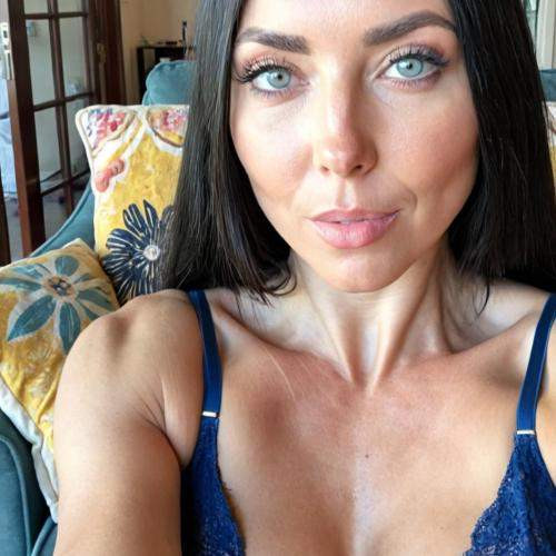 Seksualna kobieta czat emocjonalny online kontakt